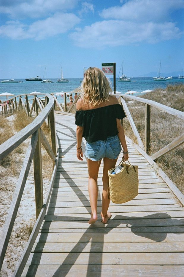 Off the shoulder style - Follow Me Now
